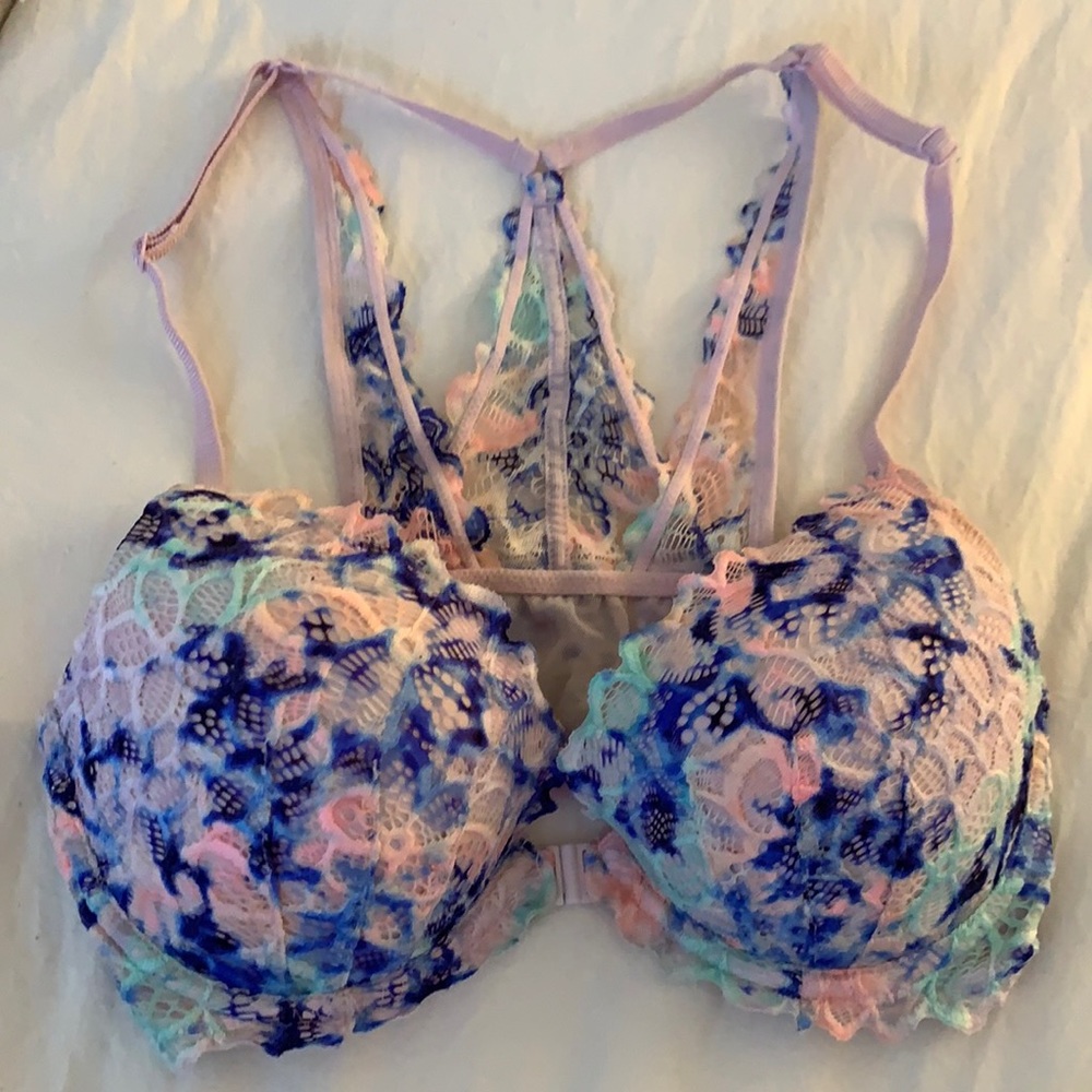 VS pink bra
